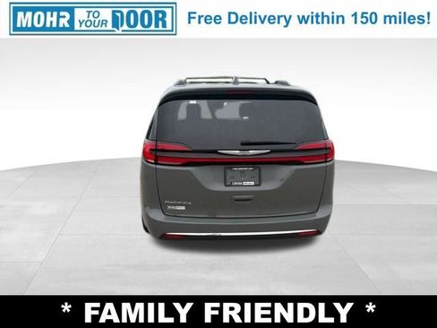 Used 2022 Chrysler Pacifica Touring-L FWD image 4