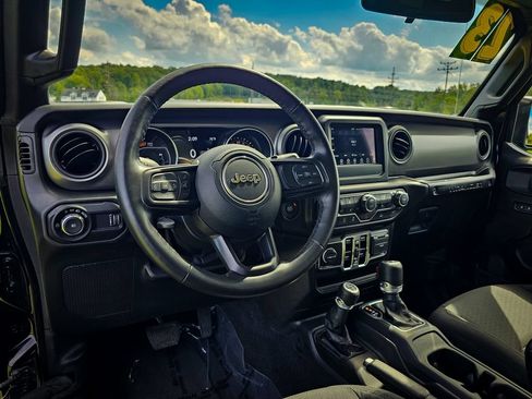 Used 2023 Jeep Wrangler Unlimited Sport AWD/4WD image 11