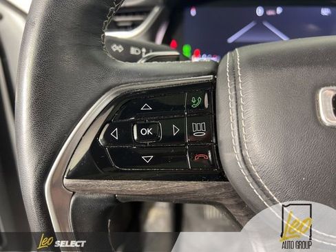 Used 2022 Jeep Grand Cherokee L Overland w/ Luxury Tech Group IV AWD/4WD image 18