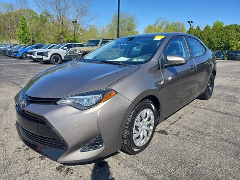Used 2018 Toyota Corolla LE FWD image 3