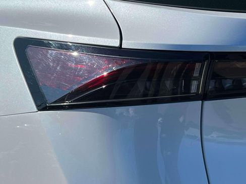 Used 2024 Nissan Ariya AWD image 11