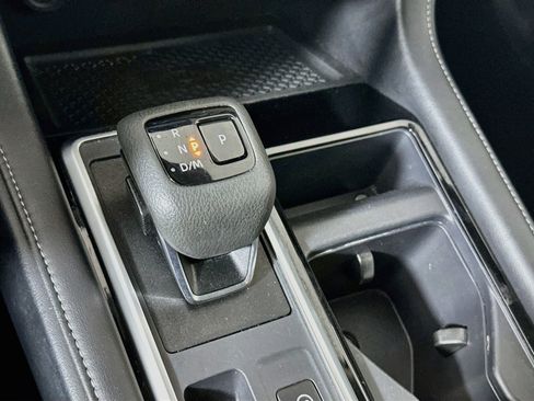 Used 2025 Nissan Pathfinder SL FWD image 24