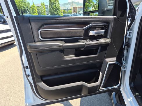 Used 2025 RAM 2500 Laramie AWD/4WD image 12