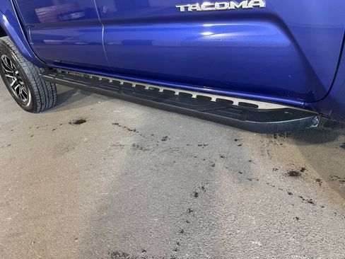 Used 2023 Toyota Tacoma TRD Sport image 8