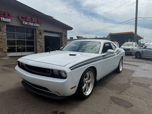 Used 2012 Dodge Challenger R/T image 4