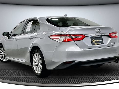 Used 2020 Toyota Camry LE FWD image 4