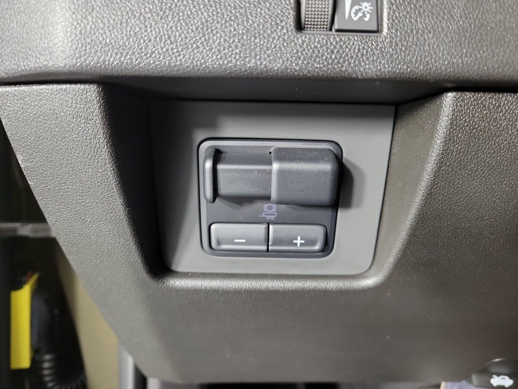 Used 2025 Chevrolet Colorado ZR2 w/ Technology Package AWD/4WD image 32