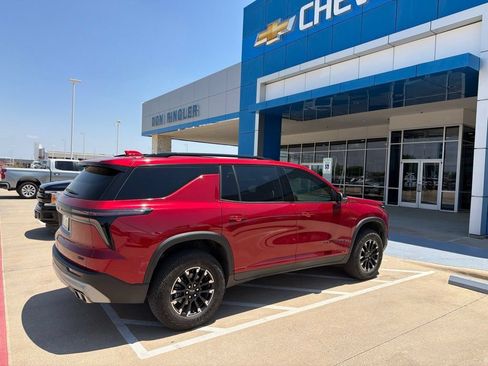 Used 2025 Chevrolet Traverse Z71 w/ Driver Confidence Package AWD/4WD image 2