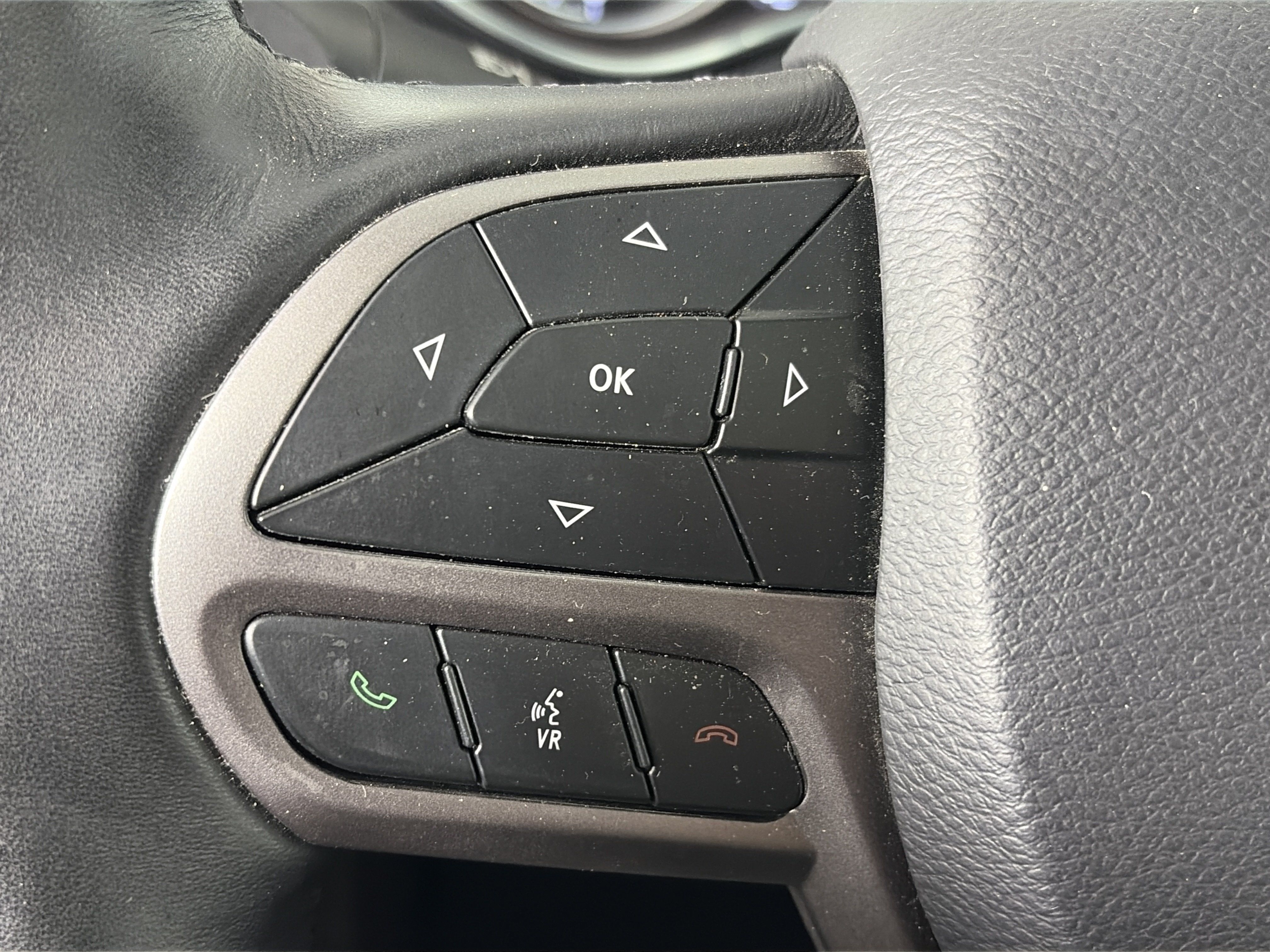 Used 2019 Jeep Cherokee Limited w/ Luxury Group AWD/4WD image 37