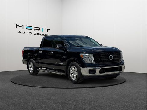 Used 2019 Nissan Titan SV RWD image 1