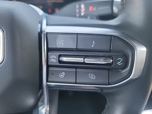 Used 2025 GMC Yukon Denali RWD image 30