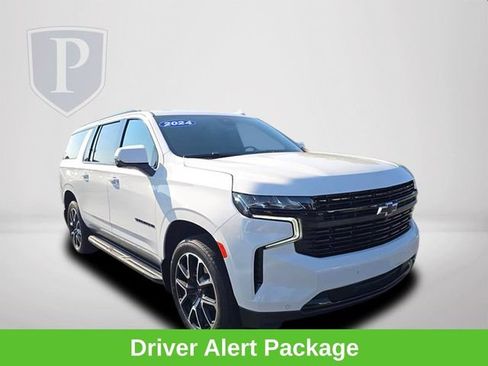 Certified 2024 Chevrolet Suburban RST w/ Luxury Package AWD/4WD image 16