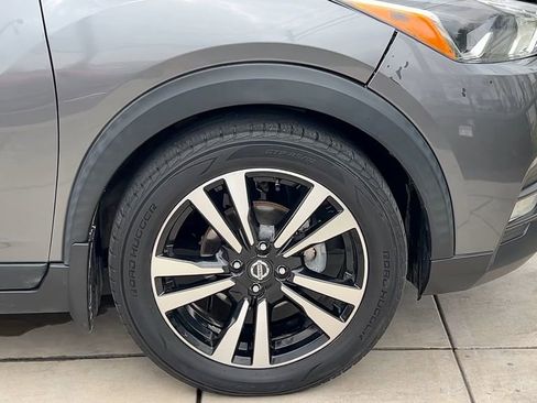 Used 2020 Nissan Kicks SR w/ SR Premium Package image 12