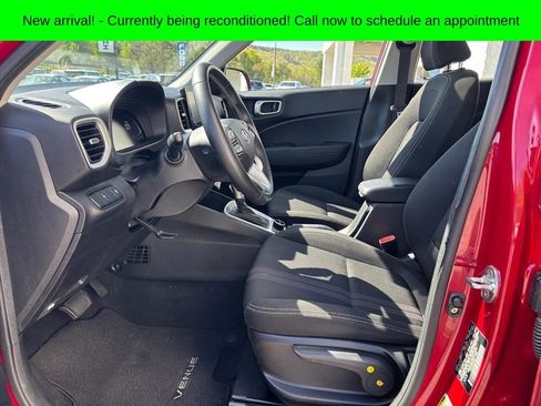 Used 2023 Hyundai Venue SEL image 10
