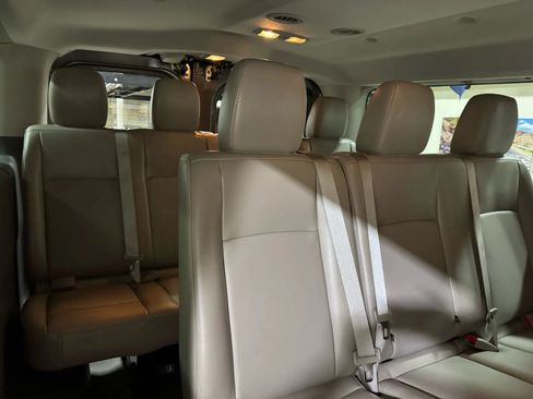 Used 2018 Nissan NV 3500 SL RWD image 32