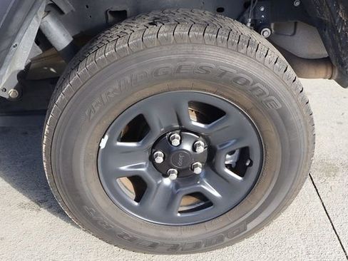 Used 2020 Jeep Gladiator Sport image 38