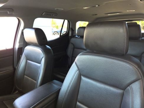 Used 2023 GMC Acadia SLT FWD image 24