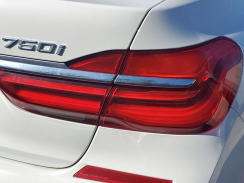 Used 2016 BMW 750i RWD image 8