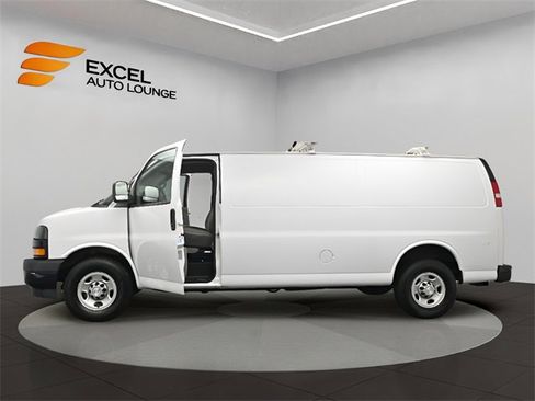 Used 2018 Chevrolet Express 2500 Extended w/ Driver Convenience Package image 41