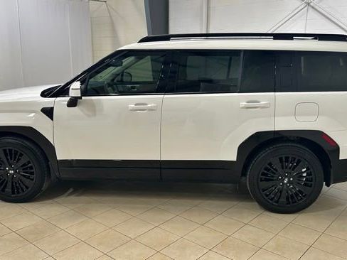 Used 2025 Hyundai Santa Fe Calligraphy AWD/4WD image 2