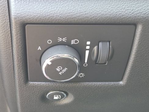 Used 2021 Jeep Grand Cherokee Laredo w/ Security & Convenience Group AWD/4WD image 11