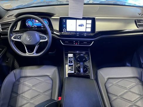 Certified 2024 Volkswagen Atlas Cross Sport SE FWD image 19