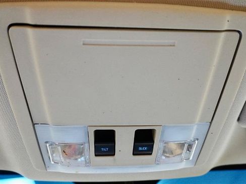 Used 2016 Ford Taurus Limited FWD image 25
