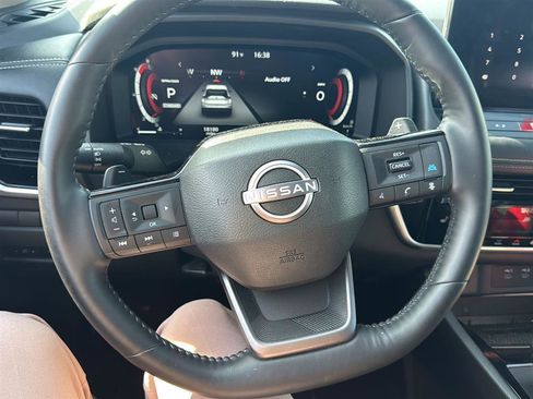 Certified 2025 Nissan Rogue SL w/ SL Premium Package FWD image 10