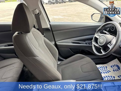 Used 2025 Hyundai Elantra SEL FWD image 23