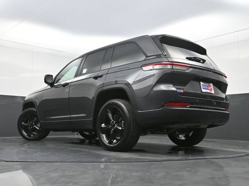 Used 2024 Jeep Grand Cherokee Altitude AWD/4WD image 30