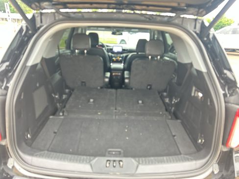 Used 2022 Ford Explorer Limited w/ Equipment Group 301A RWD image 13