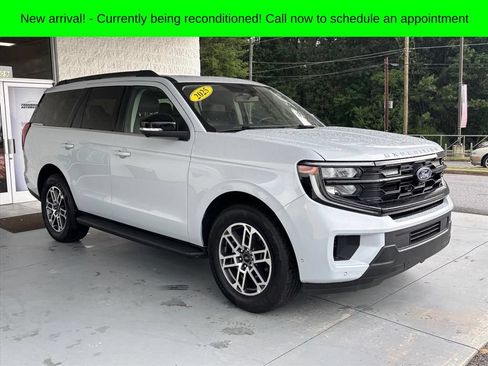 Used 2025 Ford Expedition Active RWD image 21