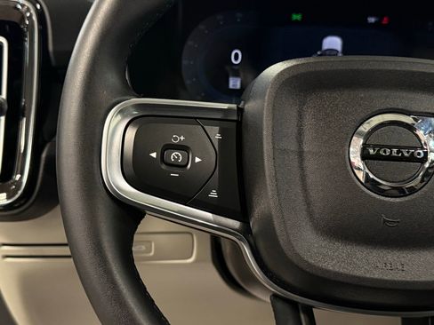 Used 2025 Volvo XC40 B5 Plus image 48