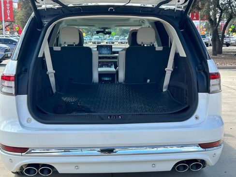 Used 2023 Lincoln Aviator Black Label AWD/4WD image 12