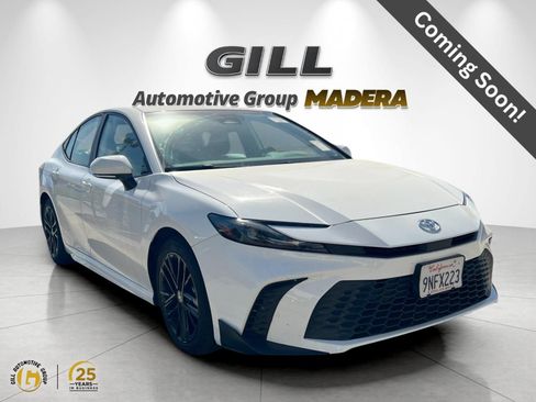 Used 2025 Toyota Camry SE FWD image 1