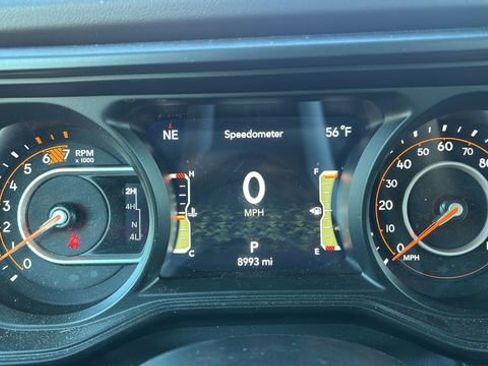 Used 2024 Jeep Wrangler Unlimited Rubicon w/ XTREMEE 35" Tire Package image 12