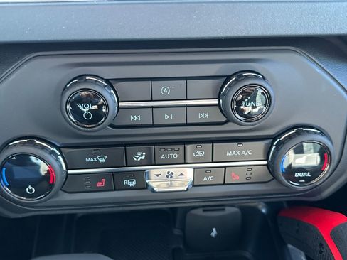 New 2025 Ford Bronco Heritage Edition image 18