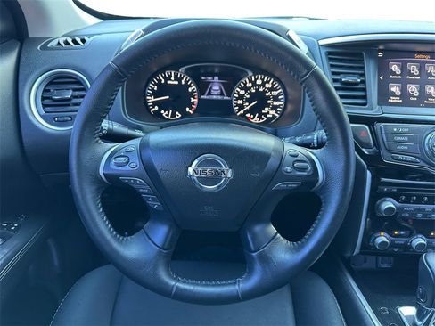 Used 2019 Nissan Pathfinder SV image 12