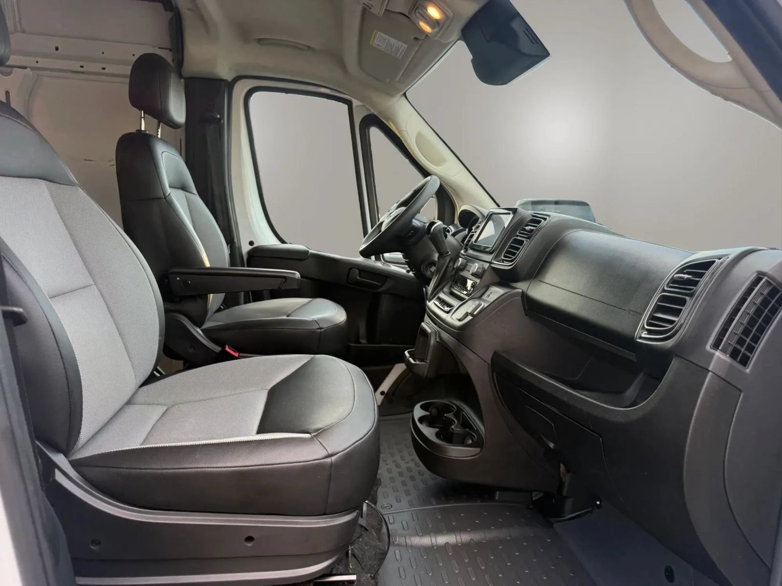 Used 2025 RAM ProMaster 2500 w/ Convenience Group FWD image 38