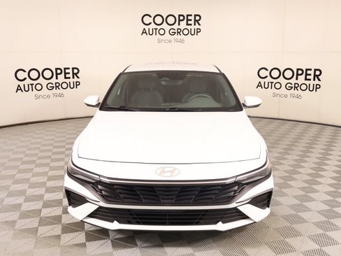 Used 2024 Hyundai Elantra SEL FWD image 9
