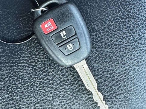 Used 2017 Toyota RAV4 LE w/ All Weather Liner Package AWD/4WD image 31