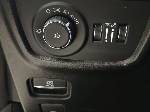 Used 2024 Jeep Grand Cherokee L Limited w/ Luxury Tech Group II image 12