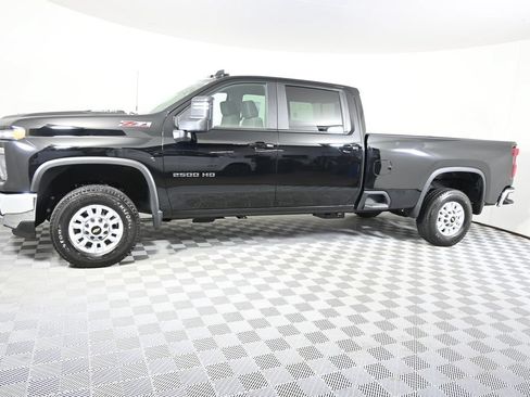 Used 2024 Chevrolet Silverado 2500 LT w/ Convenience Package AWD/4WD image 2