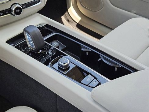 Certified 2025 Volvo XC60 T8 Plus w/ Protection Package Premier image 24