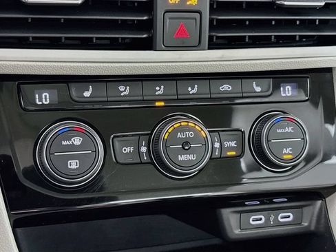Certified 2023 Volkswagen Jetta SE FWD image 18
