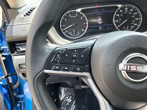 Used 2024 Nissan Sentra SV FWD image 24