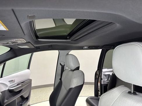 Used 2021 Toyota Sienna XSE FWD image 4