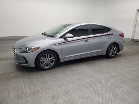 Used 2017 Hyundai Elantra SE image 2
