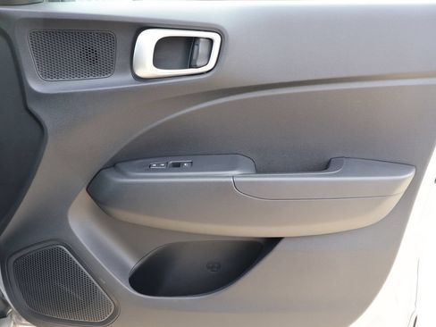 Used 2025 Hyundai Venue SEL FWD image 7