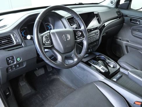Used 2022 Honda Pilot Touring image 3